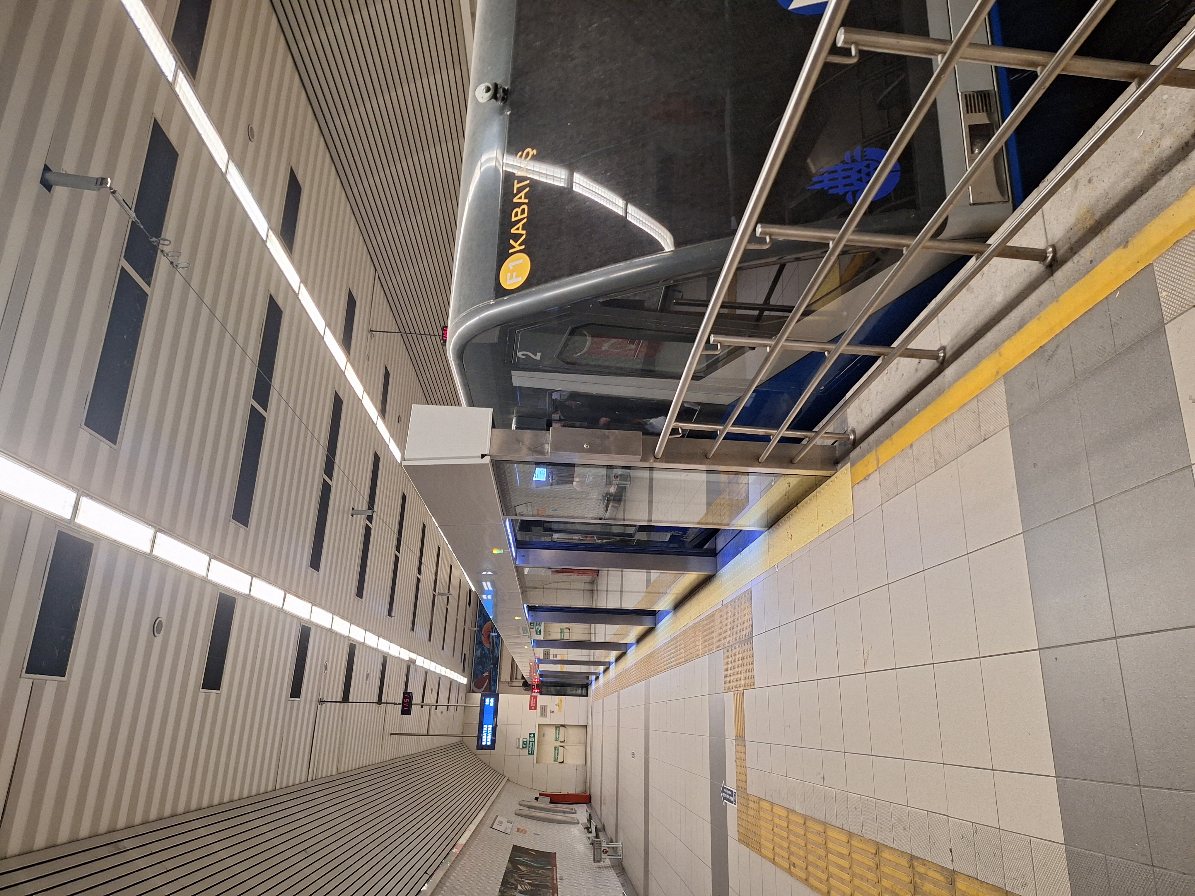 Tünel: 1875 eröffnet, nur wenige hundert Meter lang – und trotzdem eine der wichtigsten Verkehrsideen des alten Pera